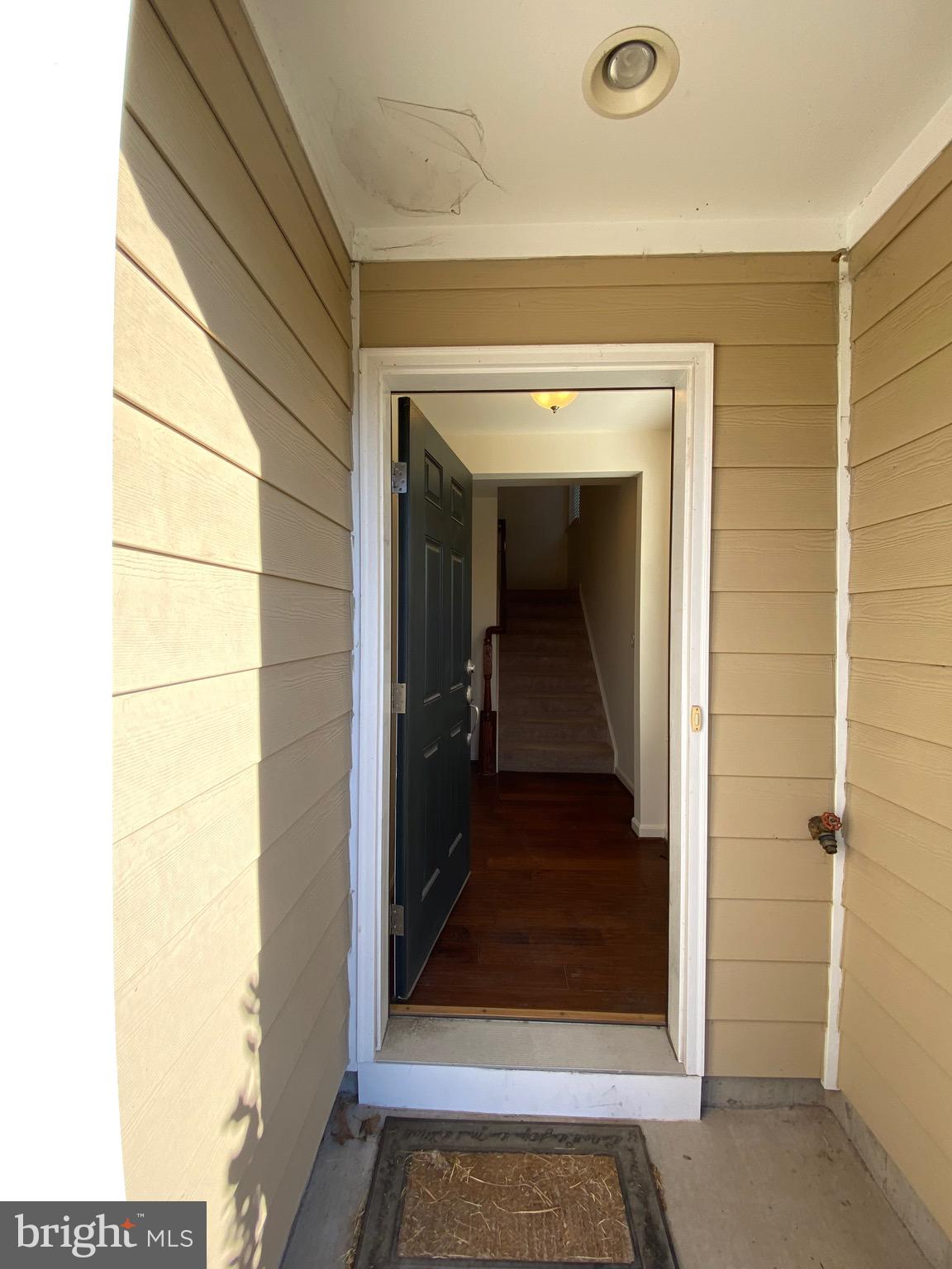 44153 Seawolve Square Chantilly, VA 20152 - Photo 5 of 52 Main Entry Foyer