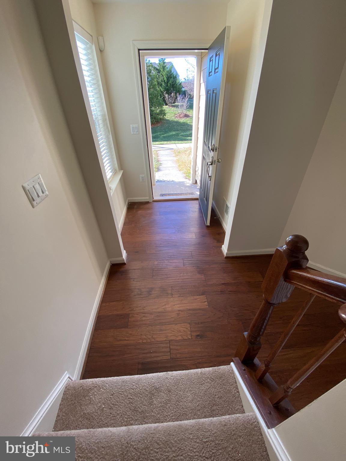 44153 Seawolve Square Chantilly, VA 20152 - Photo 6 of 52 Main Level Entry Foyer