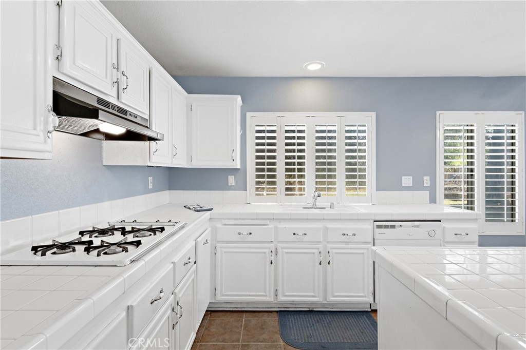 32858 Alderbrook Road Wildomar, CA 92595 - Photo 15 of 56 a kitchen with granite countertop a sink and a stove