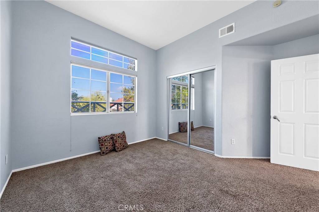 32858 Alderbrook Road Wildomar, CA 92595 - Photo 38 of 56 an empty room with windows and closet