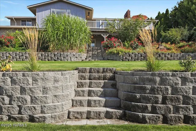 a view of a garden with a building in the background