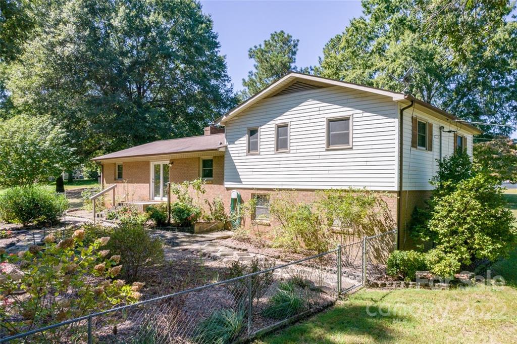 1792 Hewitt Road Claremont, NC 28610 - Photo 2 of 46 Gallery Image 2