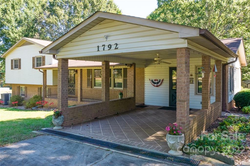 1792 Hewitt Road Claremont, NC 28610 - Photo 4 of 46 Gallery Image 4
