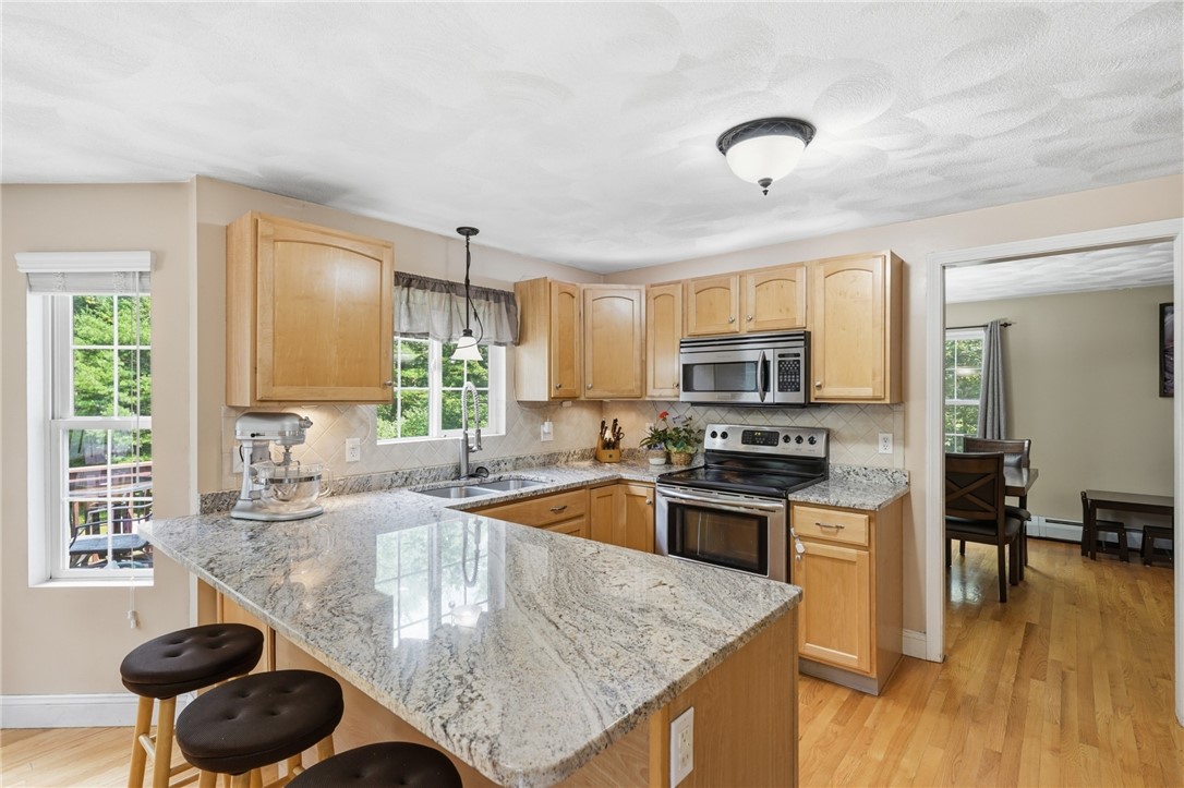 859 Knotty Oak Road Coventry, RI 02816 - Photo 4 of 39