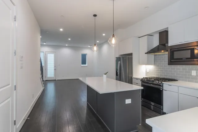 $3,299 | 5841 Dolores Street, Houston, TX 77057