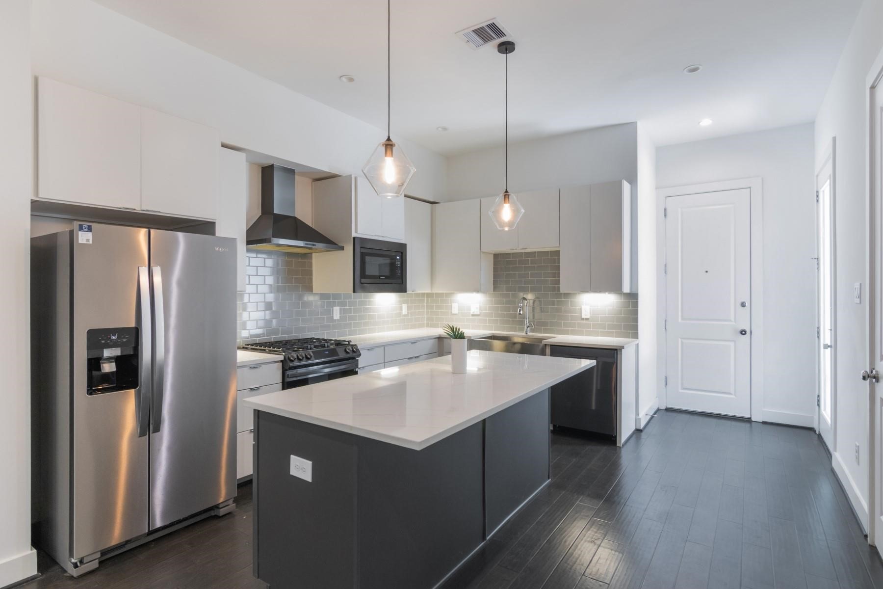 5841 Dolores Street Houston, TX 77057 - Photo 4 of 23