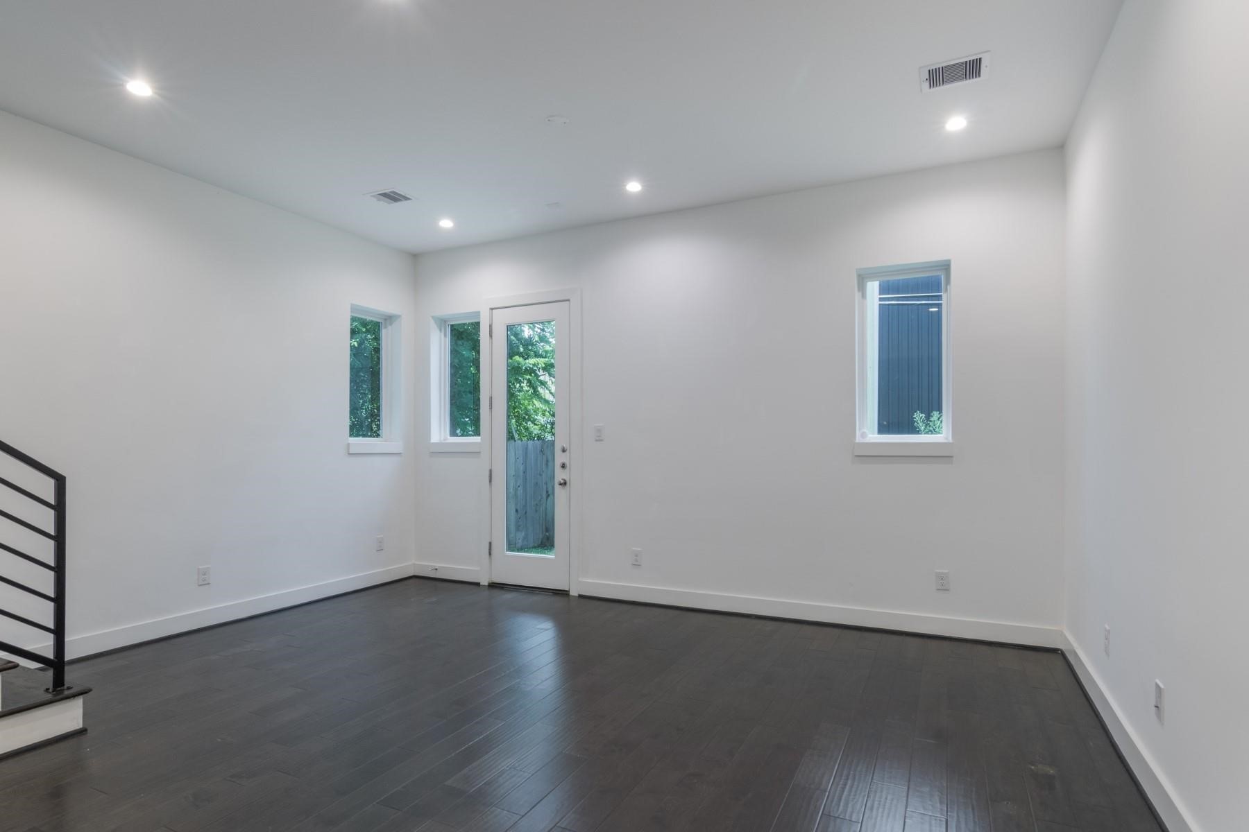 5841 Dolores Street Houston, TX 77057 - Photo 5 of 23