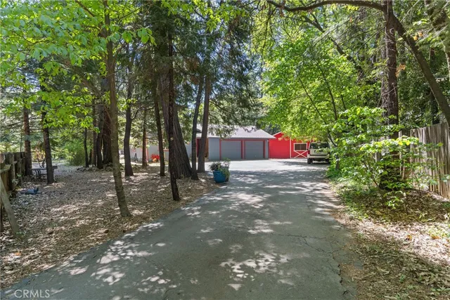 a view of a pathway with a yard
