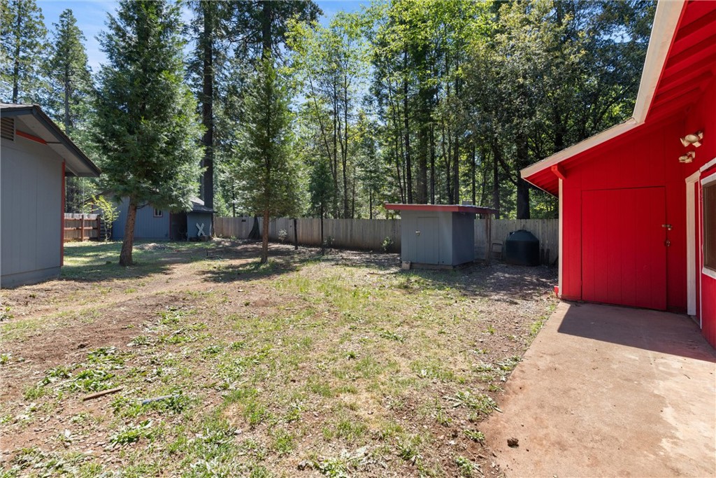 6176 Some Way Magalia, CA 95954 - Photo 39 of 46 a backyard of a house with oven and tree