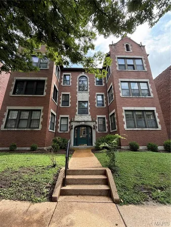 $2,300 | 6314 South Rosebury Avenue, Unit 3W, Clayton, MO 63105