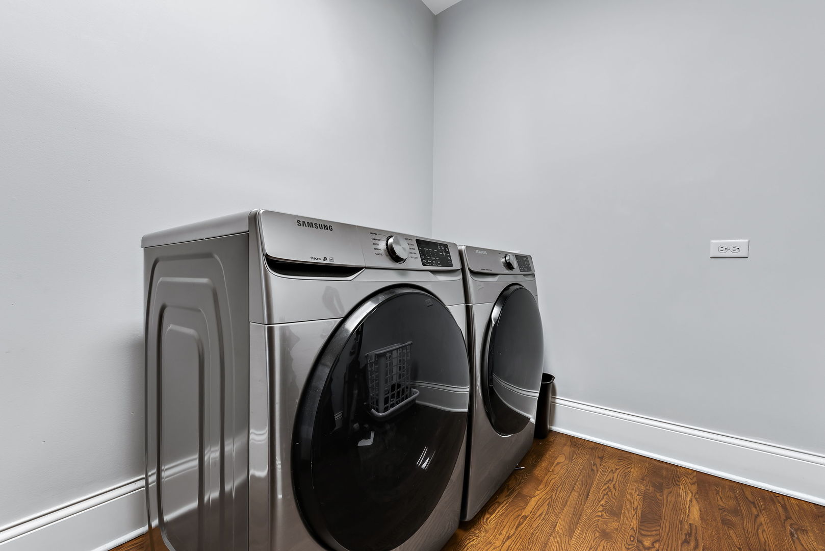 2002 Sandstone Trail Kankakee, IL 60901 - Photo 23 of 27 a utility room with dryer and washer