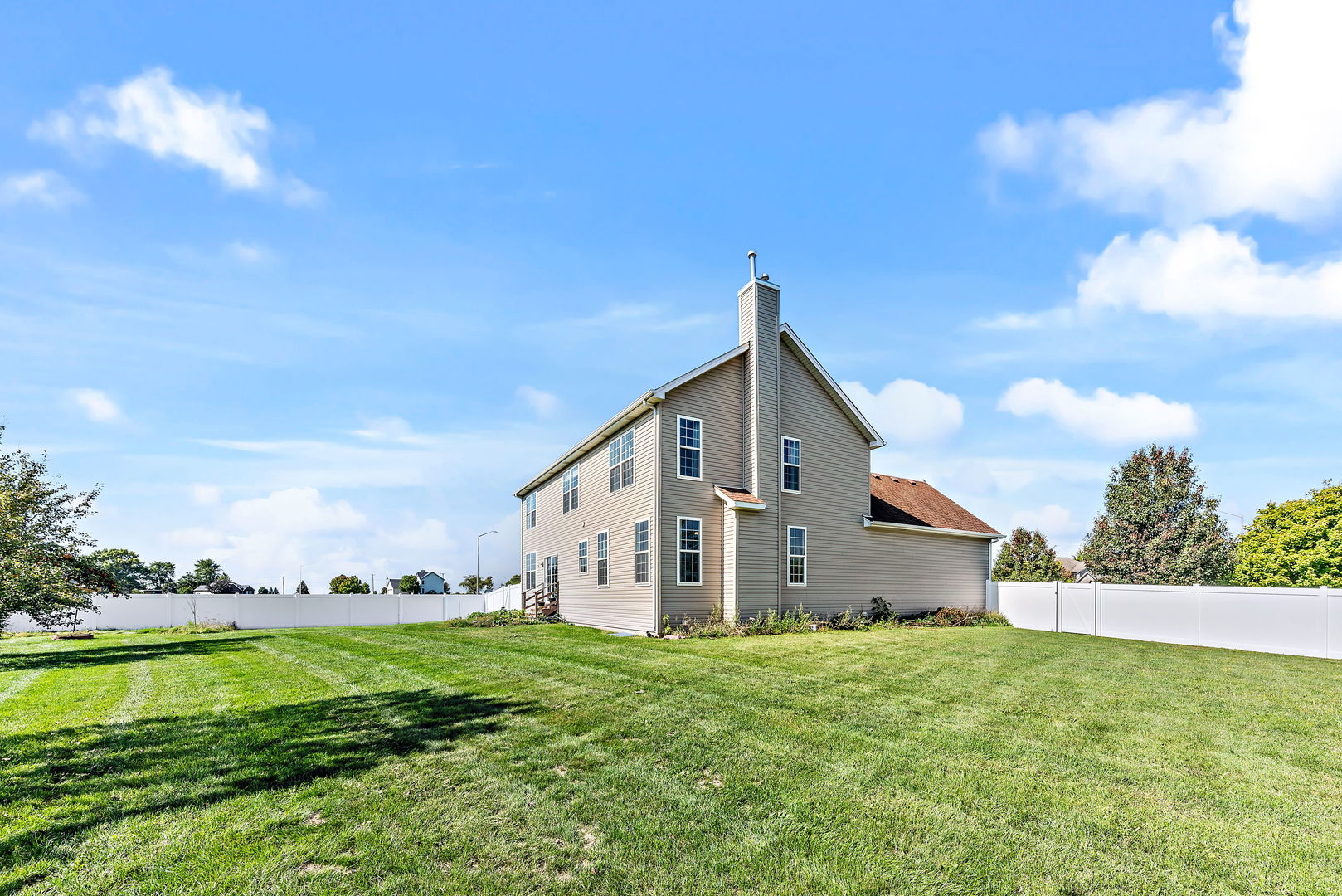 2002 Sandstone Trail Kankakee, IL 60901 - Photo 26 of 27 a view of a backyard with plants and large trees