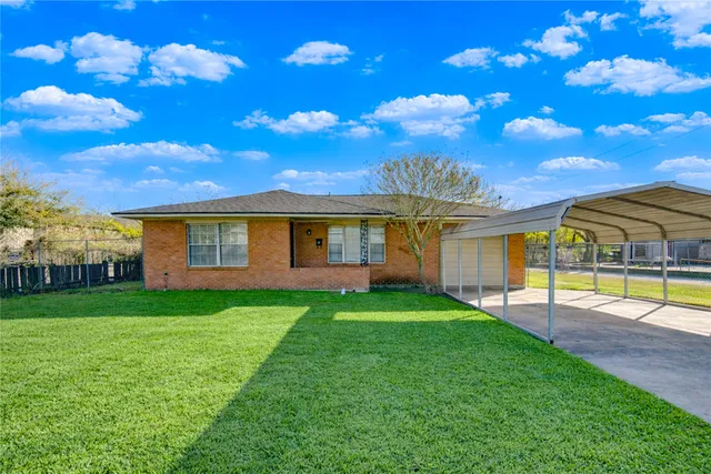 $1,700 | 2714 Southmore Avenue, Pasadena, TX 77502