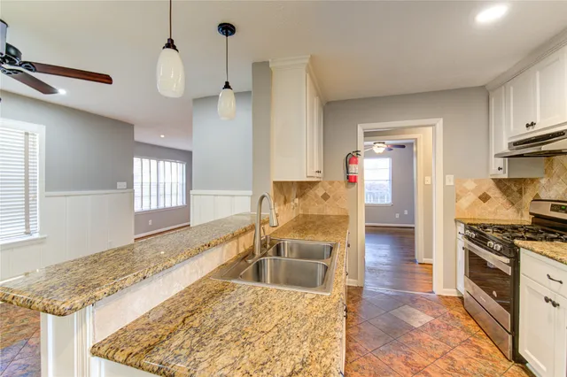 $1,700 | 2714 Southmore Avenue, Pasadena, TX 77502