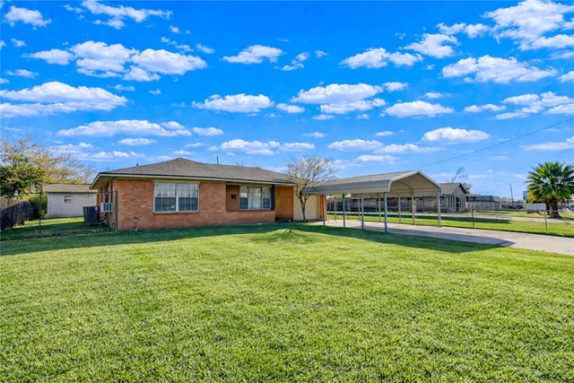 $1,700 | 2714 Southmore Avenue, Pasadena, TX 77502