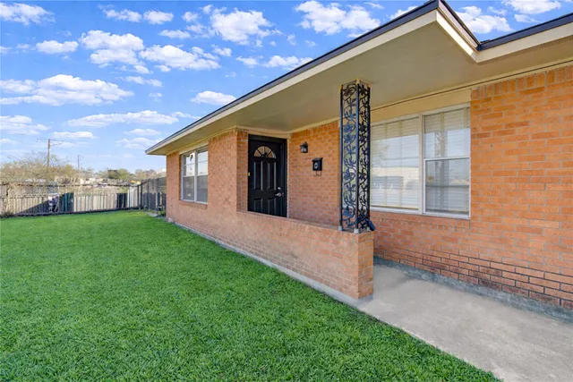 $1,700 | 2714 Southmore Avenue, Pasadena, TX 77502