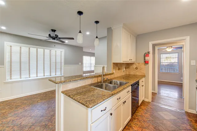 $1,700 | 2714 Southmore Avenue, Pasadena, TX 77502