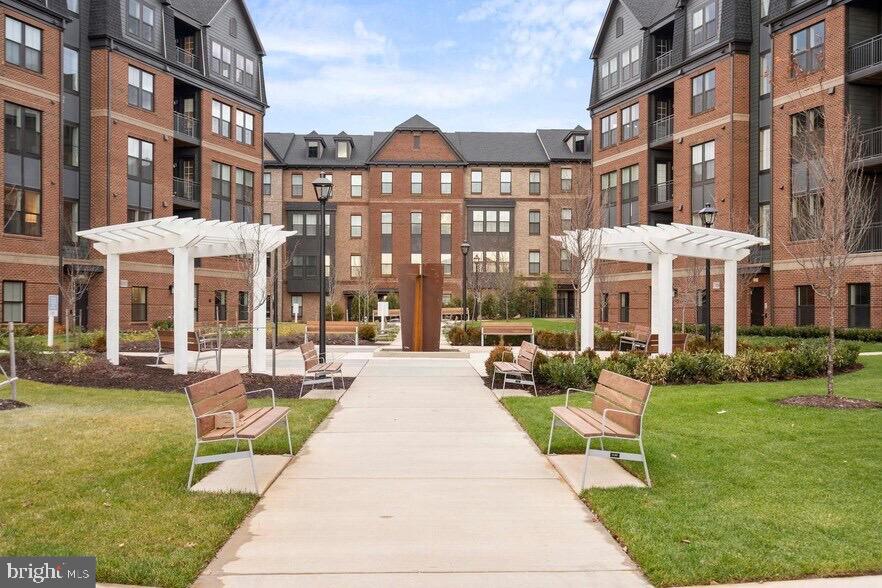 3927 Fair Ridge Drive, Unit 503 Fairfax, VA 22033 - Photo 2 of 18