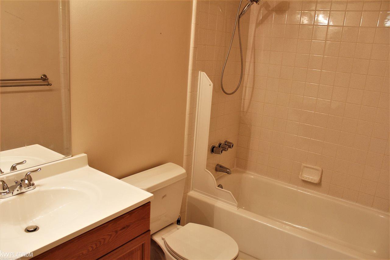 48608 Sugarbush Road New Baltimore, MI 48047 - Photo 19 of 21 31335223-18.JPG
