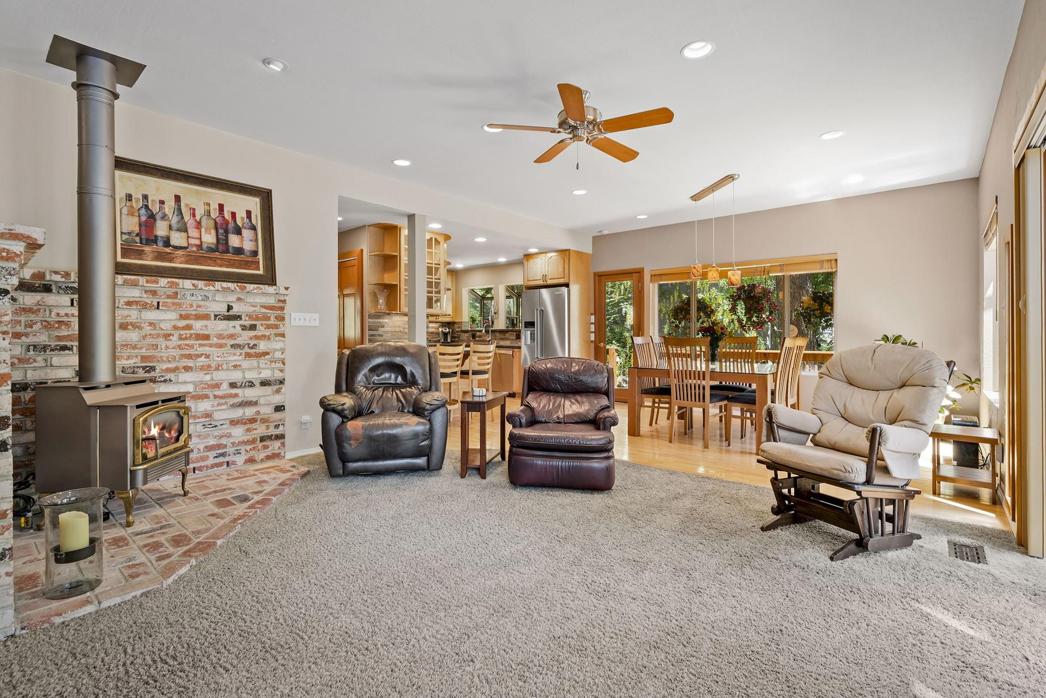 13196 Moraine Road Truckee, CA 96161 - Photo 6 of 21 Gallery Image 6