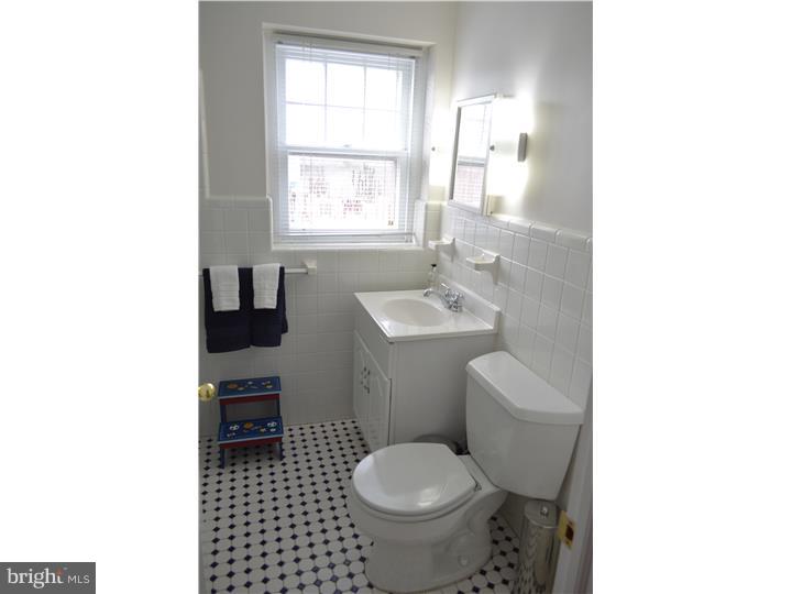 365 Inwood Road Ardmore, PA 19003 - Photo 15 of 18 Bathroom