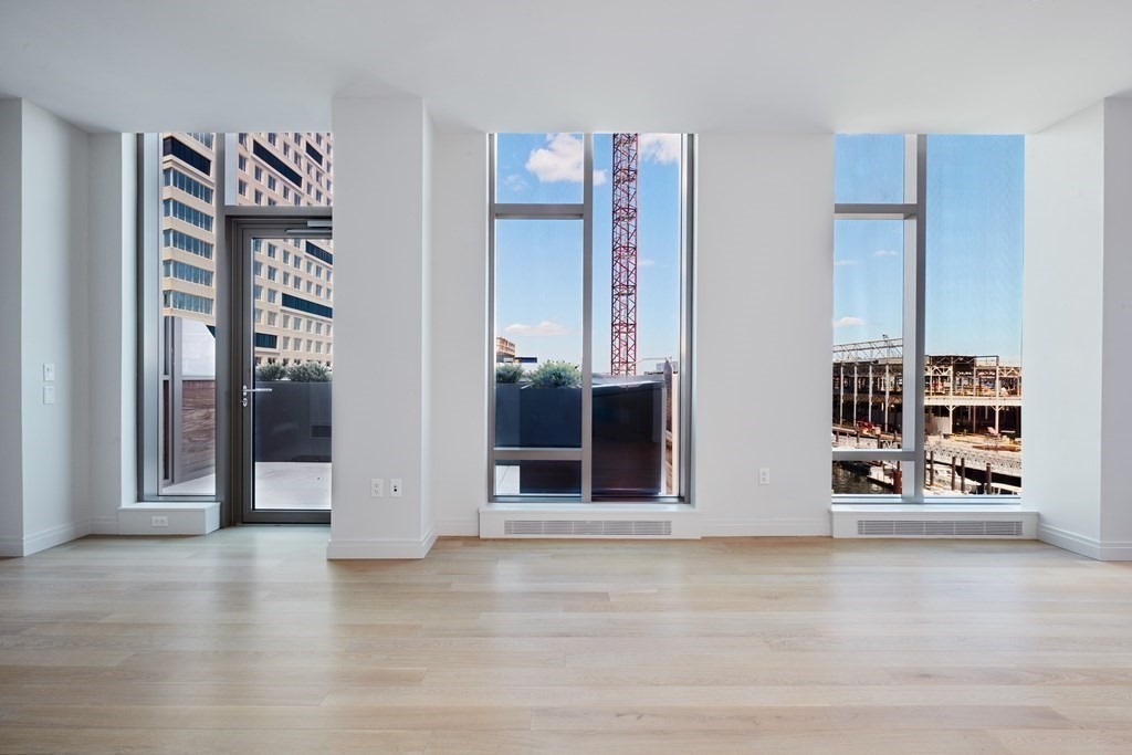133 Seaport Boulevard, Unit 522 Boston, MA 02210 - Photo 2 of 36