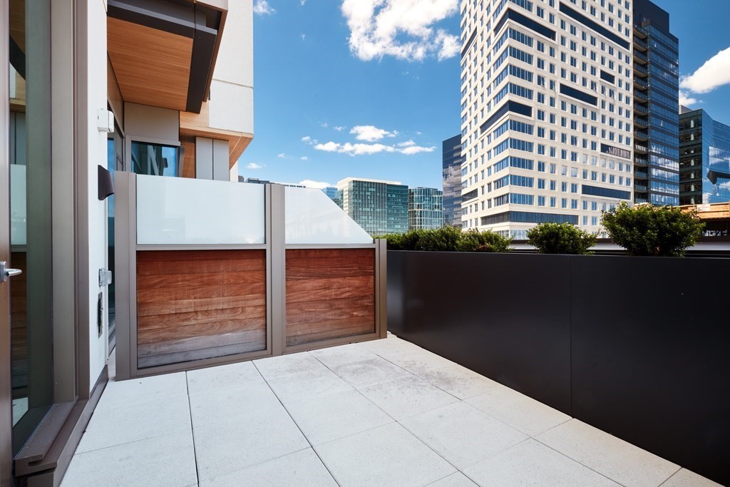 133 Seaport Boulevard, Unit 522 Boston, MA 02210 - Photo 3 of 36
