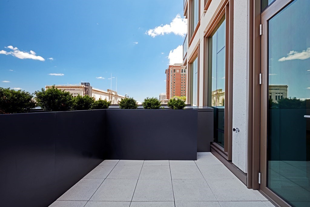 133 Seaport Boulevard, Unit 522 Boston, MA 02210 - Photo 4 of 36