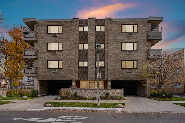 $450,000 | 224 North Kenilworth Avenue, Unit 4D, Oak Park, IL 60302