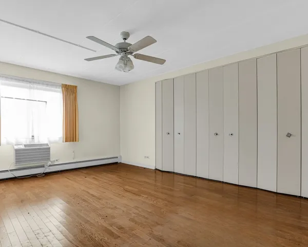 $399,900 | 224 North Kenilworth Avenue, Unit 4D, Oak Park, IL 60302