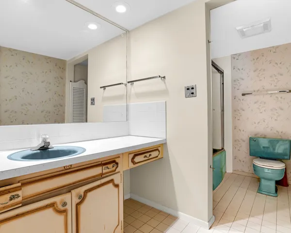 $399,900 | 224 North Kenilworth Avenue, Unit 4D, Oak Park, IL 60302