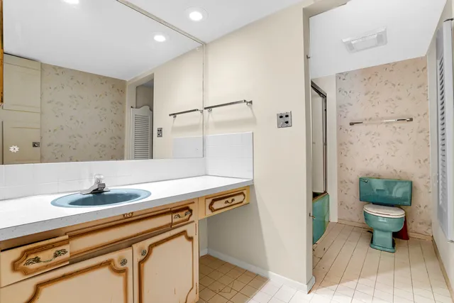 $399,900 | 224 North Kenilworth Avenue, Unit 4D, Oak Park, IL 60302