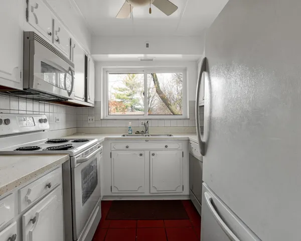 $399,900 | 224 North Kenilworth Avenue, Unit 4D, Oak Park, IL 60302