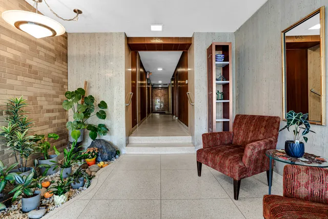 $399,900 | 224 North Kenilworth Avenue, Unit 4D, Oak Park, IL 60302