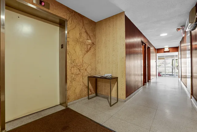 $399,900 | 224 North Kenilworth Avenue, Unit 4D, Oak Park, IL 60302