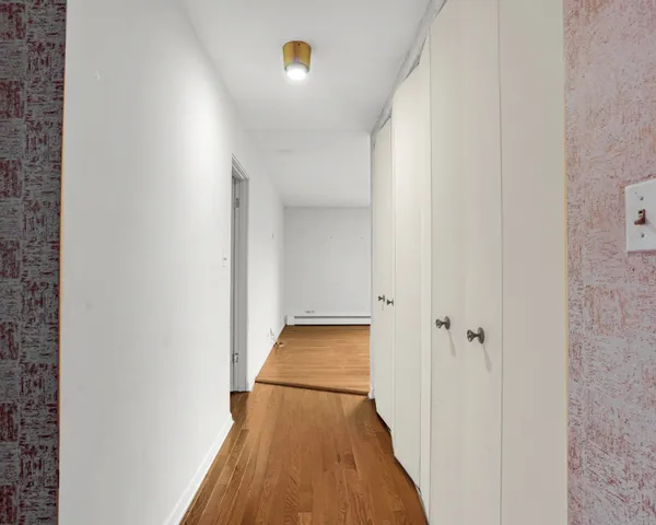 $399,900 | 224 North Kenilworth Avenue, Unit 4D, Oak Park, IL 60302