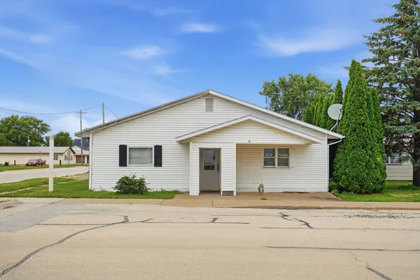 $149,900 | 305 North 1st Street, Alpha, IL 61413
