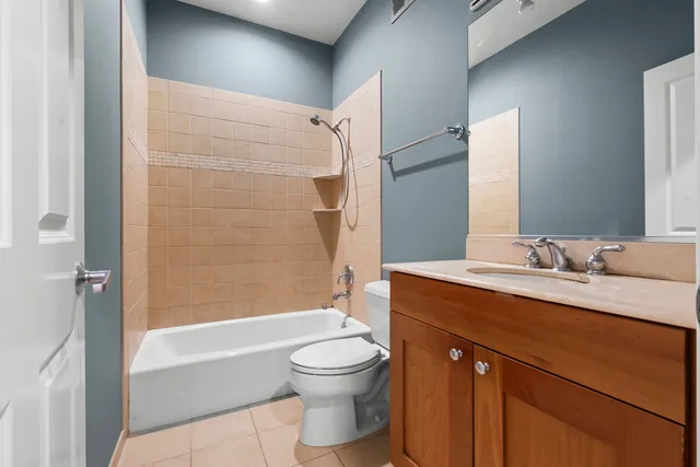 $695,000 | 1355 West Washington Boulevard, Unit 4D, Chicago, IL 60607