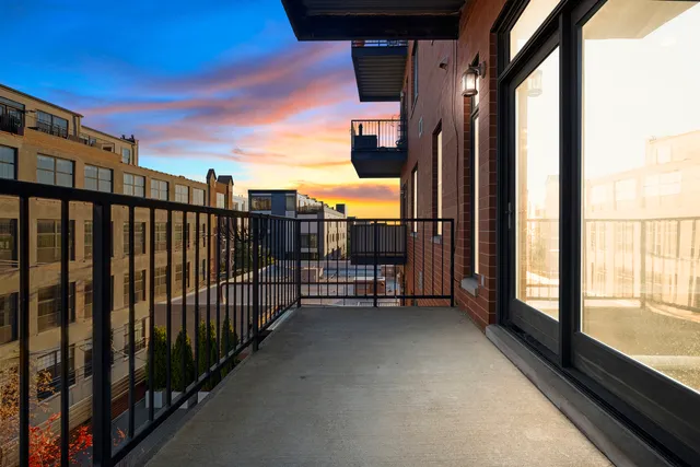 $695,000 | 1355 West Washington Boulevard, Unit 4D, Chicago, IL 60607