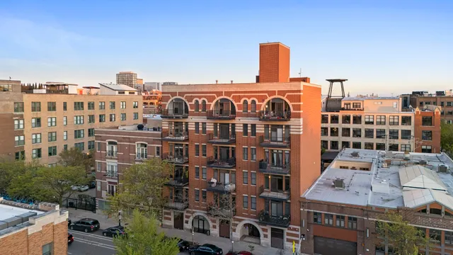 $695,000 | 1355 West Washington Boulevard, Unit 4D, Chicago, IL 60607