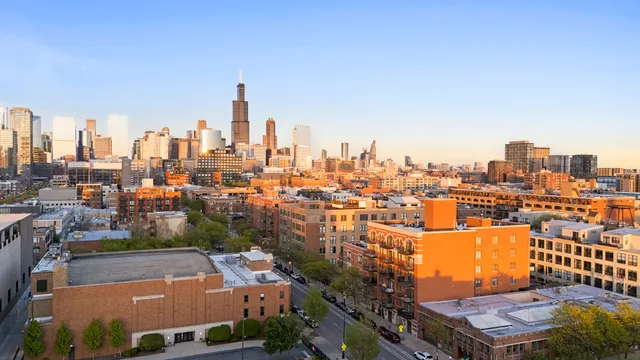 $695,000 | 1355 West Washington Boulevard, Unit 4D, Chicago, IL 60607