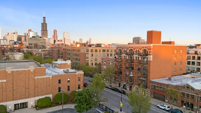 $695,000 | 1355 West Washington Boulevard, Unit 4D, Chicago, IL 60607