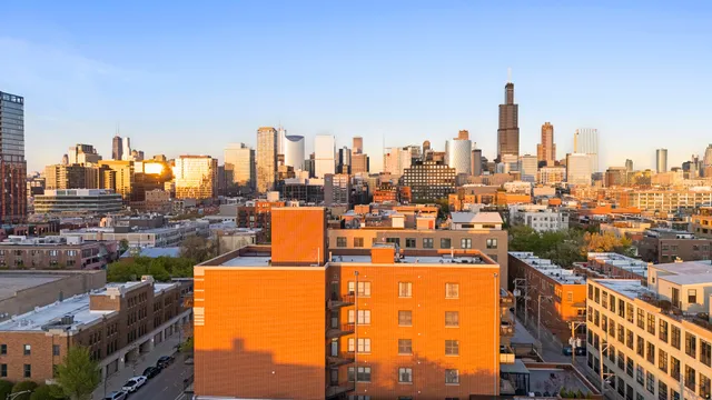 $695,000 | 1355 West Washington Boulevard, Unit 4D, Chicago, IL 60607