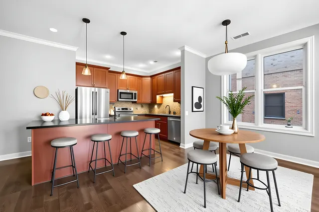 $695,000 | 1355 West Washington Boulevard, Unit 4D, Chicago, IL 60607