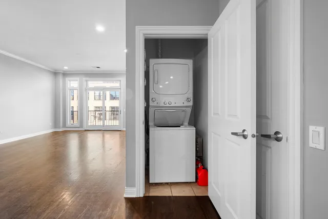 $695,000 | 1355 West Washington Boulevard, Unit 4D, Chicago, IL 60607