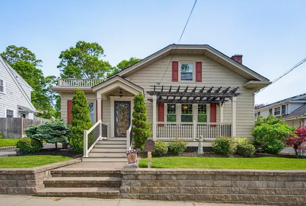 $469,900 | 488 Montgomery Street, Fall River, MA 02720