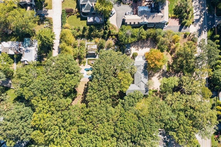 39 Locust Road Winnetka, IL 60093 - Photo 12 of 16 a picture of street