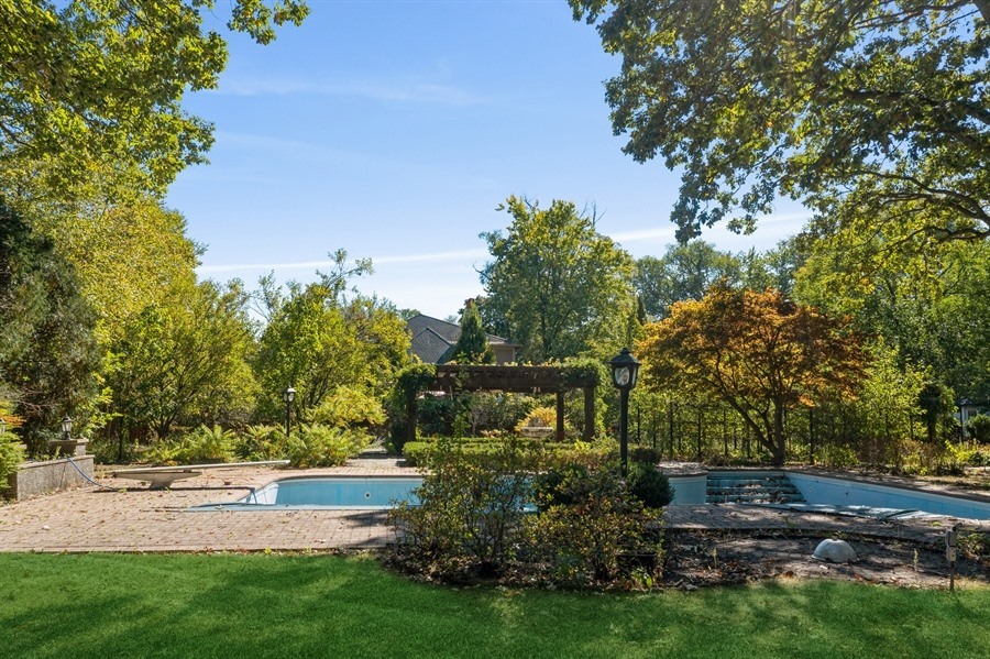 39 Locust Road Winnetka, IL 60093 - Photo 15 of 16 a view of a park with large trees