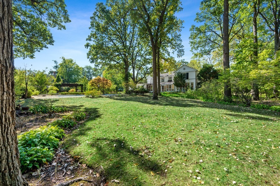 39 Locust Road Winnetka, IL 60093 - Photo 5 of 16 a view of a yard with plants and large trees