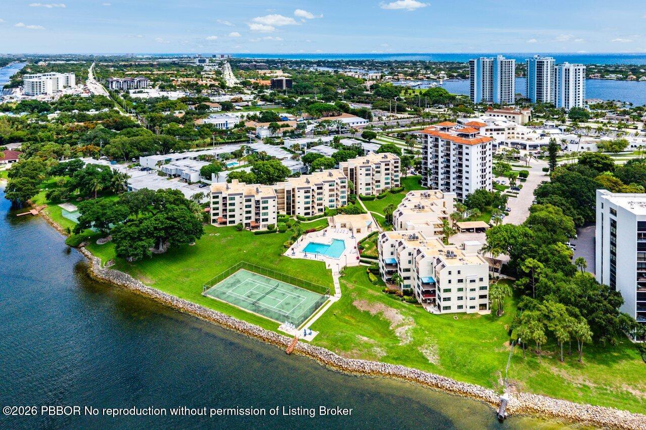 372 Golfview Road, Unit 101 North Palm Beach, FL 33408 - Photo 30 of 31 Pool / Tennis